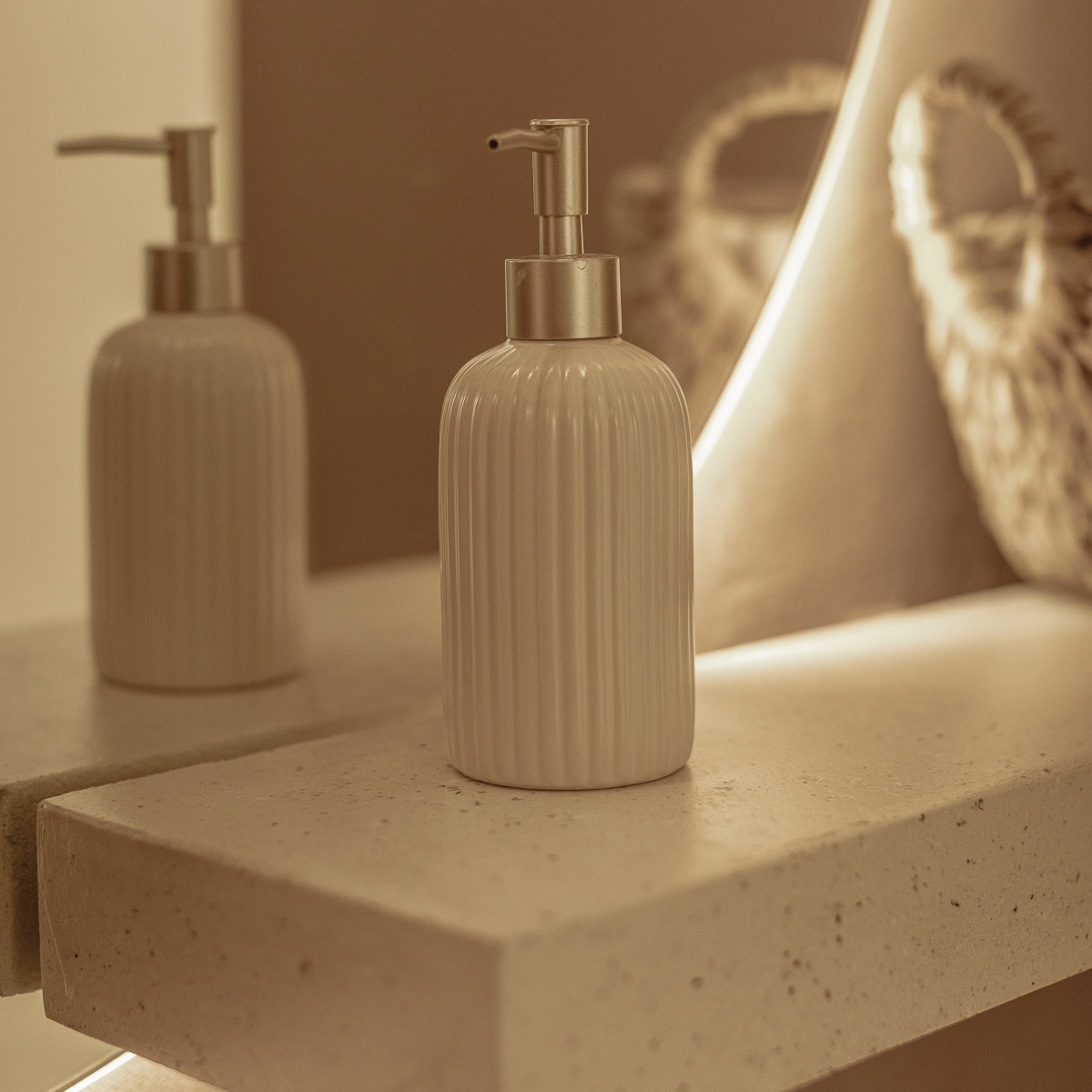 Revestimiento de mobiliario Bullconcept en la clínica Sensory Clinic en Valencia